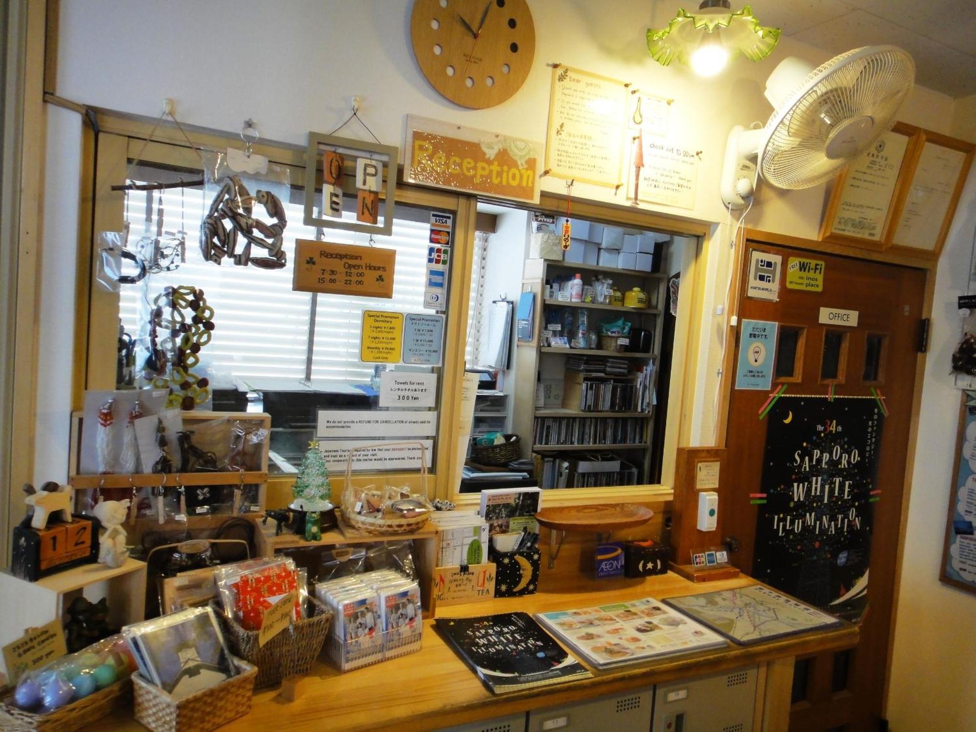 Backpackers Hostel Ino'S Place Sapporo Bagian luar foto
